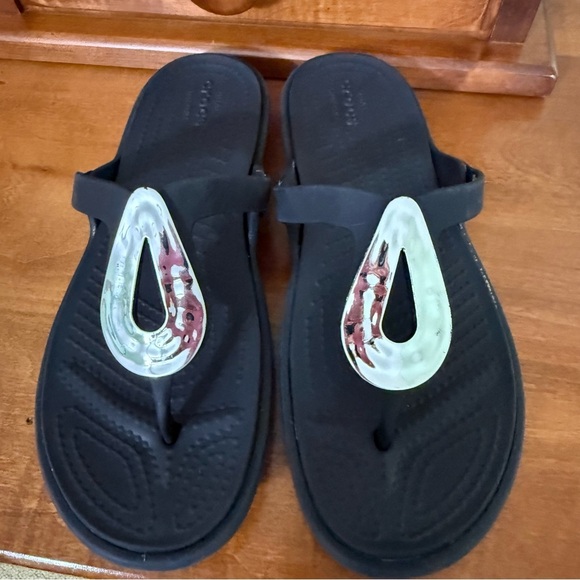 Crocs Women's Sanrah Liquid Silver Teardrop Black Flip Flop sandal size 5 shoe - Picture 6 of 13